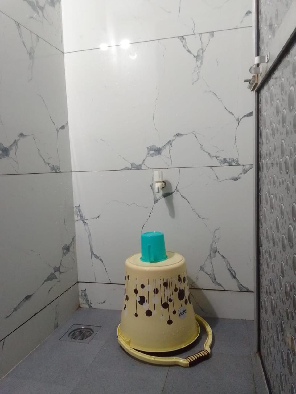 Amaan Hotel Мумбай Екстериор снимка