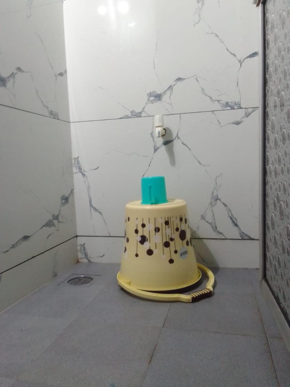 Amaan Hotel Мумбай Екстериор снимка
