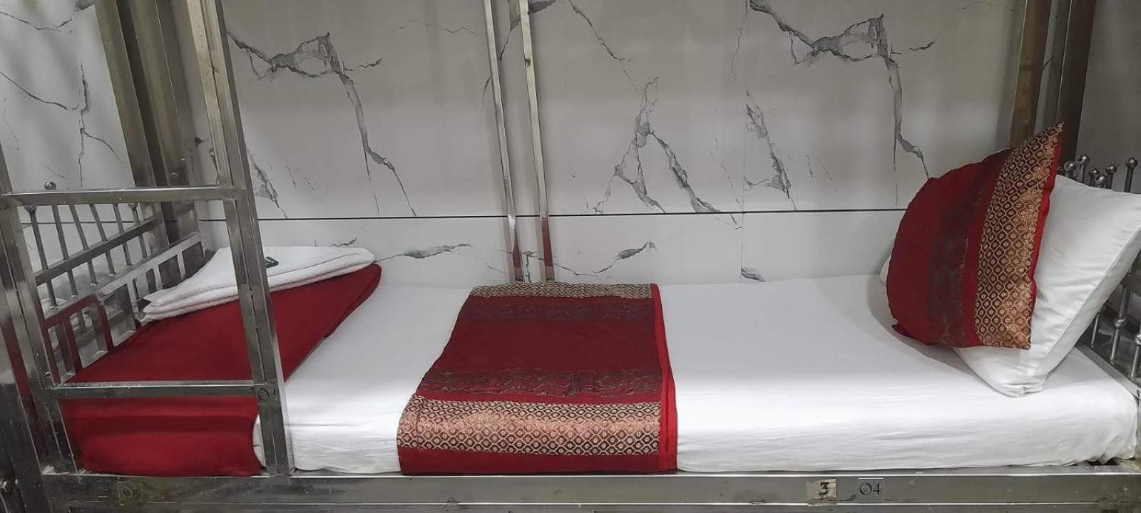 Amaan Hotel Мумбай Екстериор снимка