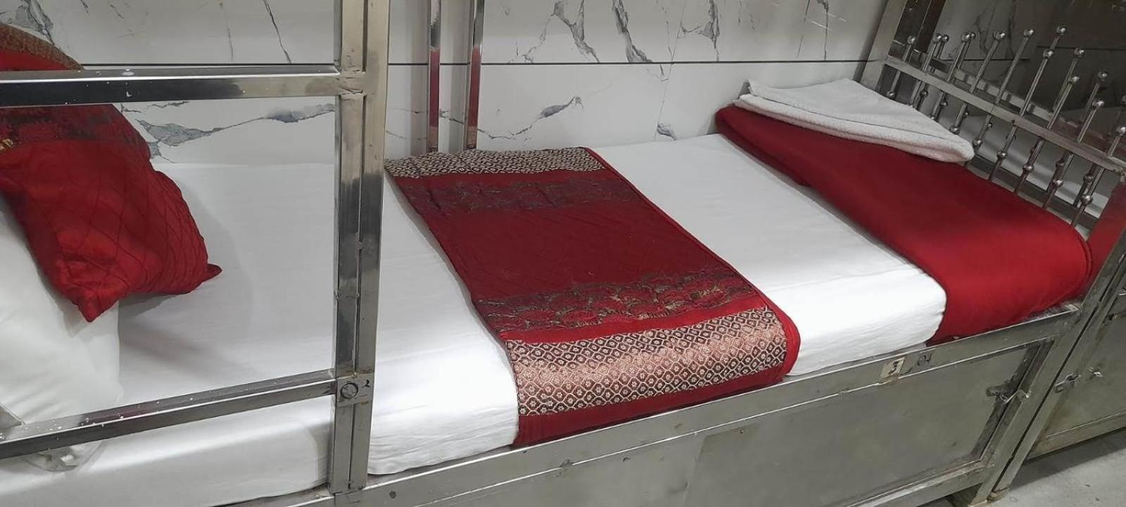 Amaan Hotel Мумбай Екстериор снимка